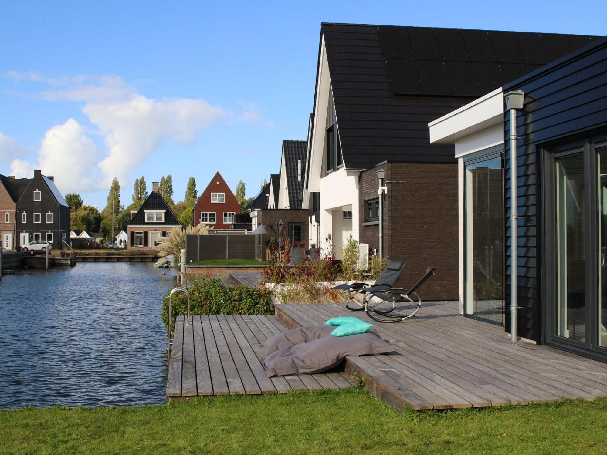 Peaceful Villa On The Water In Stavoren Kültér fotó